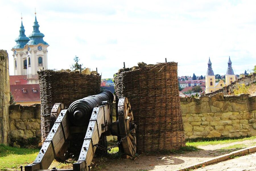 From Budapest: Guided Tour of Eger with Wine Tasting - Optional Egerszalók thermal springs, the relax button that can be time-sensitive