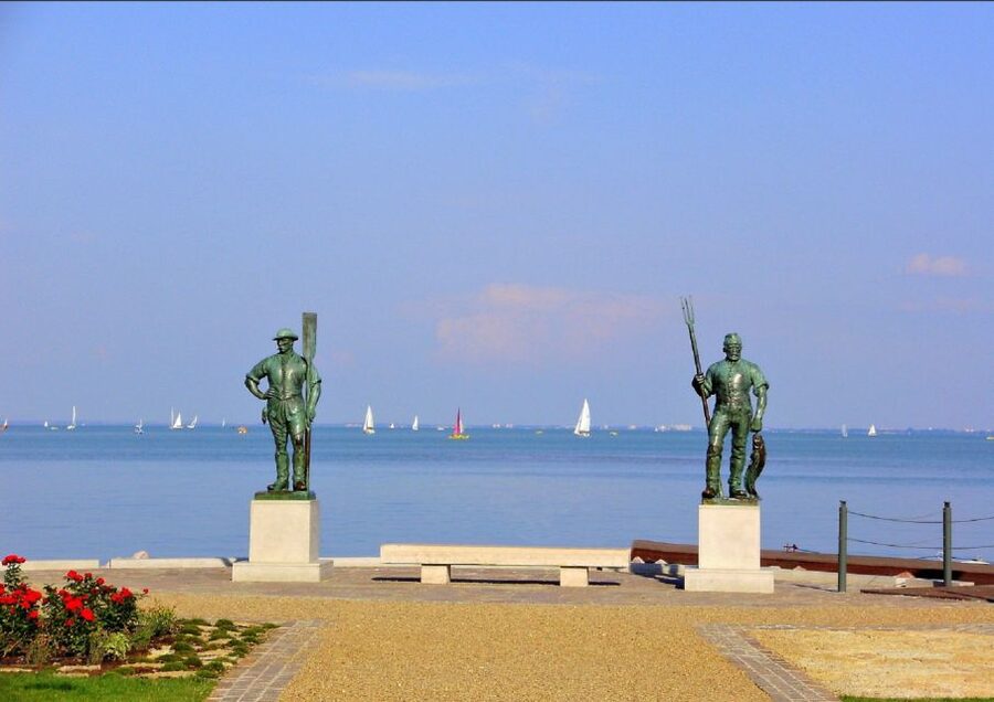 From Budapest: Lake Balaton Day Tour - Balatonfüred promenade and nostalgia train: local flavor in a short burst