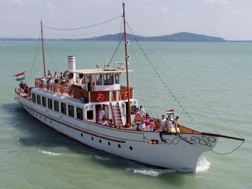 From Budapest: Lake Balaton Day Tour - Your hour on the lake: what the Balaton boat cruise delivers