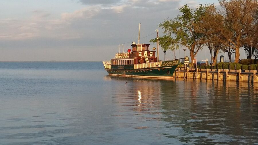 From Budapest: Lake Balaton Tour - Balatonfüred lakeshore walking: the promenade, the villas, the yachts