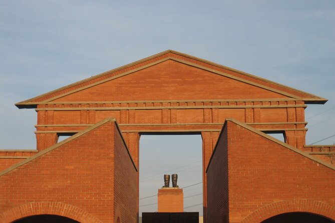 Guided Tour with Admission in Memento Park - Q&A and the post-tour freedom to photograph and explore