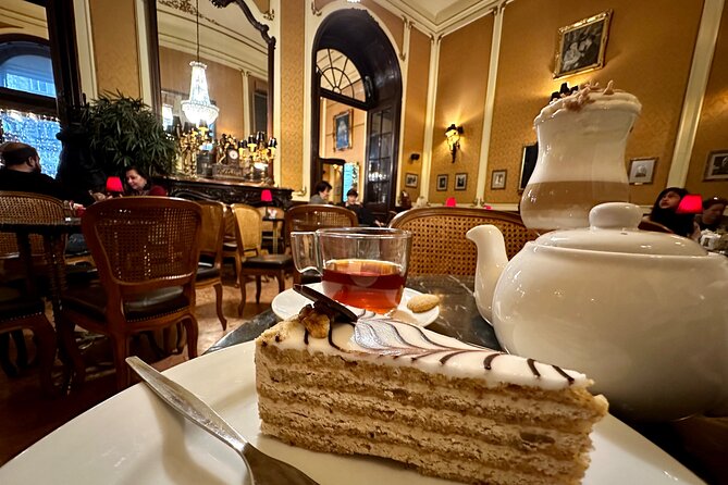 Guilty pleasures - A Budapest Dessert & Coffee House Tour - Chimney cake: the warm, steamy Budapest sweet you will talk about