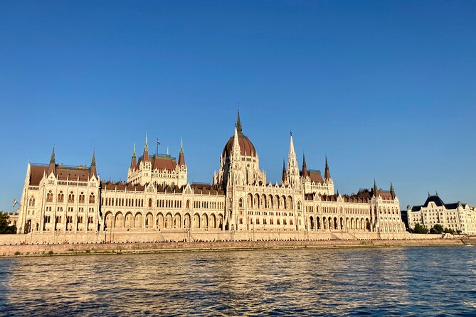 Half day Budapest city tour by car / minivan - A windshield tour that helps you read Budapest fast