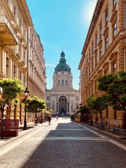 Iconic Budapest tour with Classic Russian Jeep and G-Wagon - Strudel, audio guide in 12 languages, and how to get more from the ride