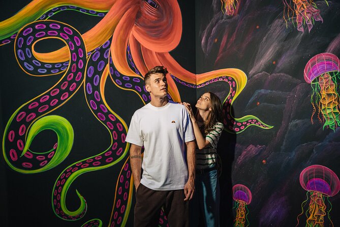 IKONO Budapest - Immersive Experience - Room-to-room highlights: lanterns, a tech-meets-labyrinth maze, and a ball pit