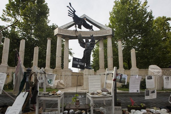 Jewish Heritage / Full tour - The German Occupation Memorial: an uncomfortable but important lens