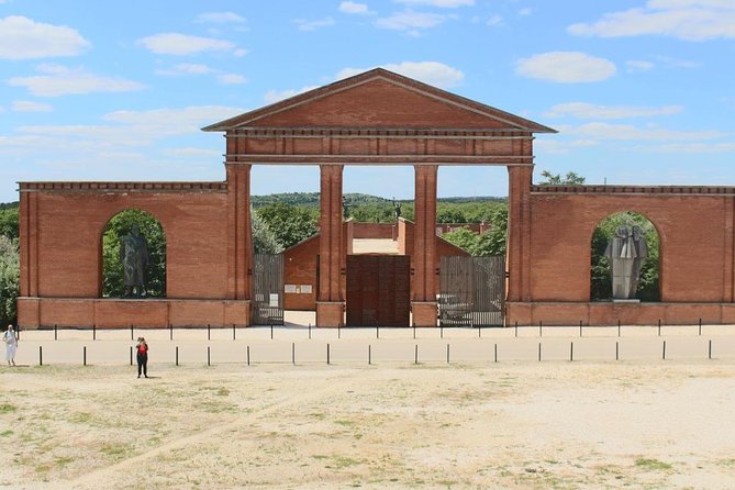 Memento Park Entrance Ticket - How long to plan: 45 minutes to 2.5 hours (and what changes with time)