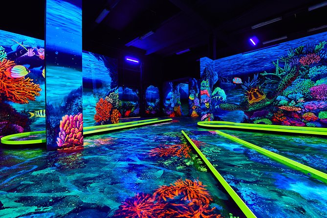 Neonis - 3D Blacklight Minigolf - The three UV zones, Aquarium, History of Hungary, and Space