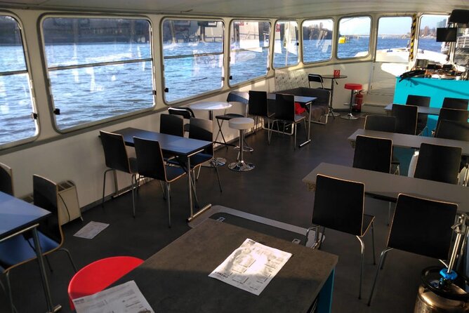 One hour Hen or Stag private party boat Budapest with unlimited beer and wine - Music and Bar Time: Running the Show Without Stress