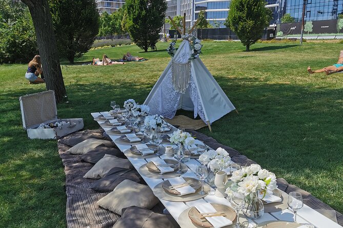 Picnics experience in Hungary - Orom u. meeting point and getting the timing right