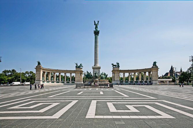 Private Budapest Bike Tour with Cafe Stop - St. Stephen’s Basilica, then along the Danube Promenade
