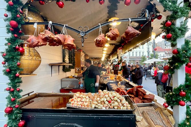 Private Budapest Christmas Market Tour with Chimney Cake & Mulled Wine - What you really get from a guide, beyond just pointing