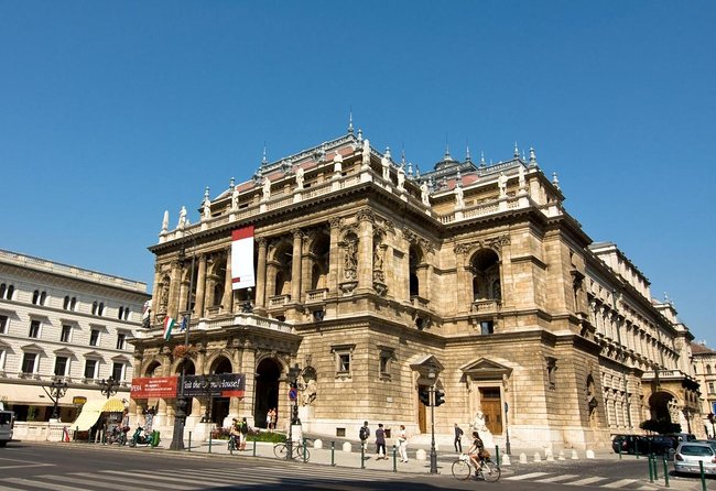 Private Budapest City tour with Classic Russian Jeep or G-Wagon! - Why a classic Jeep or G-Wagon is a smart way to start Budapest