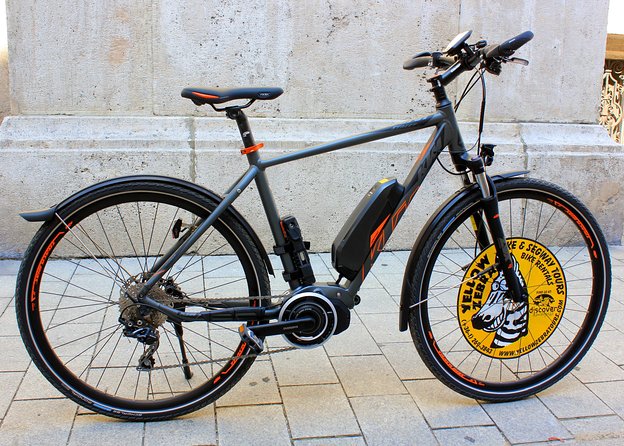 Private Budapest E-Bike Tour - St. Stephen’s Basilica views: when the biggest church earns your pause