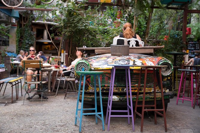Private Budapest Ruin Bar Tour with Local Drinks & Street Food - The Food Part: Street Food Moment and Why It Works