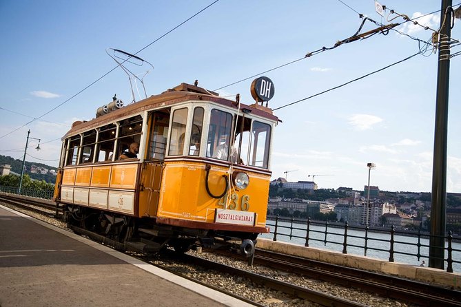 Private Budapest Walking Tour with Cake & Coffee - Coffee and cake, plus snacks, and why the break is timed well