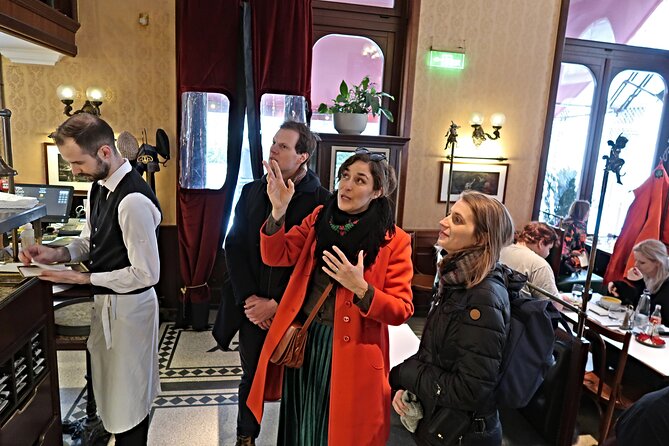 Private Café Wandering: Excursion through Budapest’s Belle Epoque - Starting at Vörösmarty tér, where the tour finds its rhythm