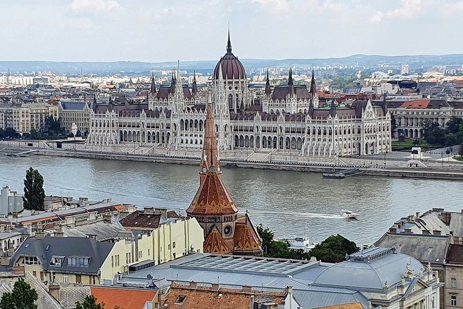 Private city tour by van - Central Market Hall: free entry and an instant local feel