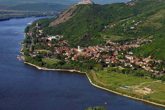 Private Danube Bend tour - full day - Lunch at a Traditional Romanian Restaurant: A Real Break in the Day