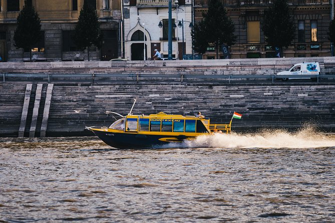 Private Danube Sightseeing Cruise in Budapest - Photo Strategy for the Castle, Bridges, and Parliament Facade