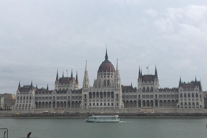 Private Tour Around Budapest - Buda Castle by Chain Bridge: the classic panorama leg