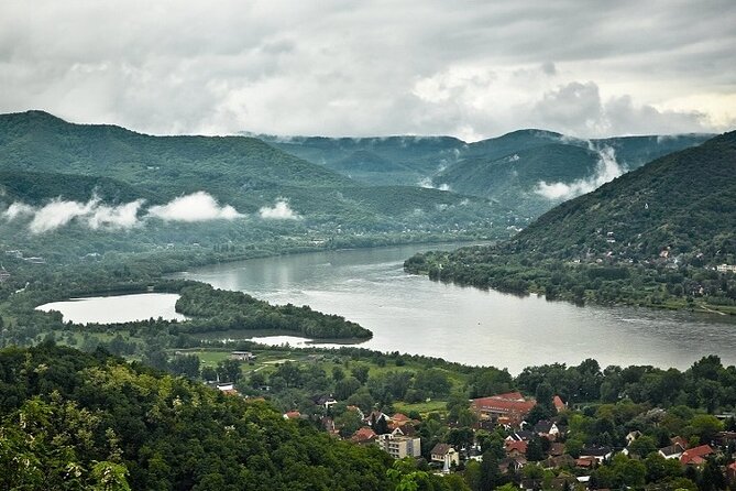 Scenic Danube River bend hills & the Art Town: Private Car Tour - Price and value: what $135 buys you