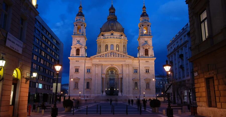 St. Stephen's Basilica: VIP Concert & After Hours Dome Visit - The guided tour inside the basilica, where the legends come in