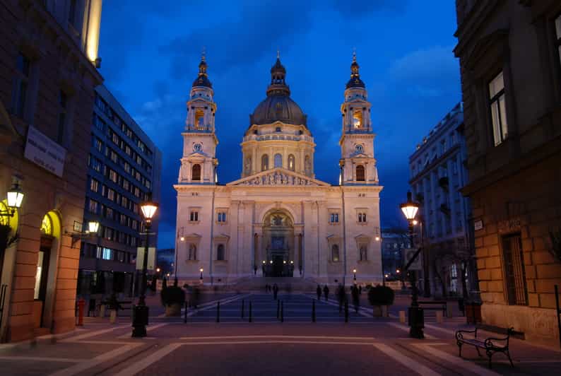 St. Stephen's Basilica: VIP Concert & After Hours Dome Visit - Getting to the main entrance and getting oriented fast