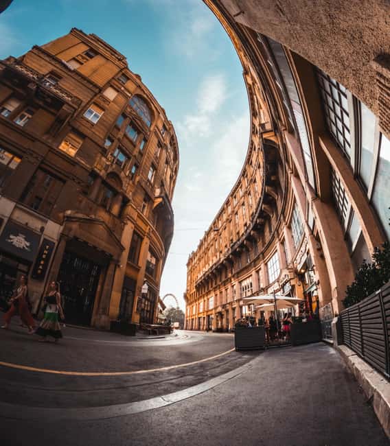 Street photography with your smartphone, tour of Budapest - Key moments worth your camera time