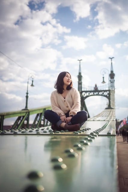 Street photos through the most beautiful streets of Budapest - How the 60 minute photo session actually works