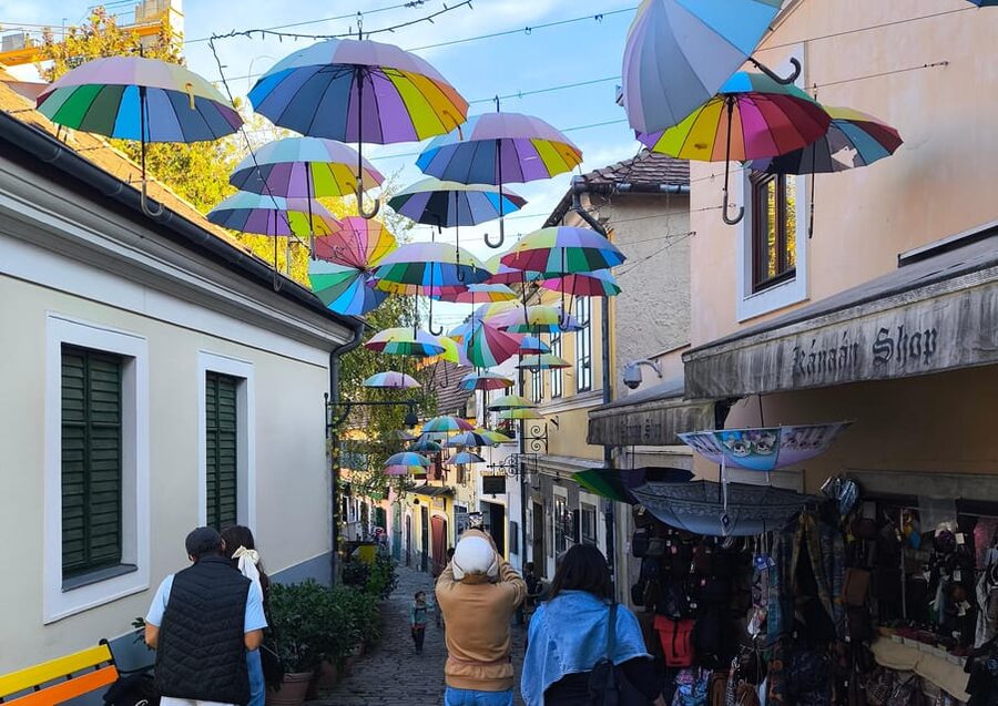 Szentendre, Visegrád and Esztergom Private Danube Bend Tour - Szentendre: artsy streets, Umbrella Street, and a sweet stop
