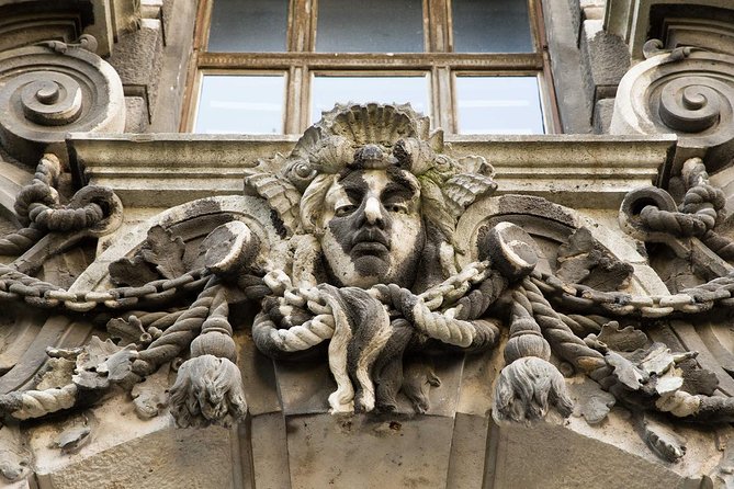 The beginner's guide to Budapest - Budapest Sightseeing Tour - Starting at the Hungarian State Opera, then moving with the city