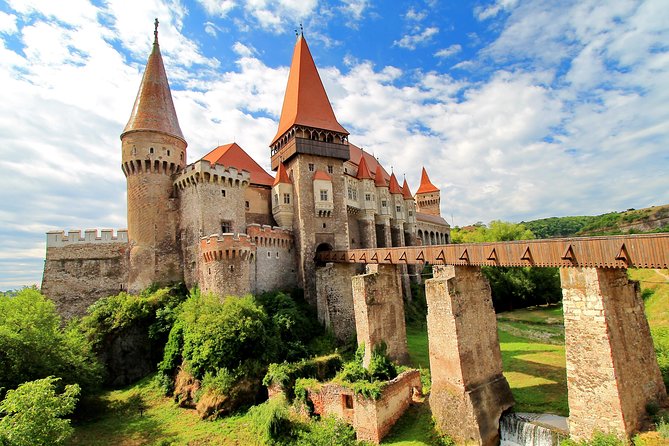 Transylvania Tour from Budapest to Bucharest: 4 days - Day 1: Arad and Timisoara, the Western Romania Warm-Up