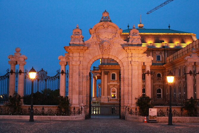 True Crime Walking Tour in the Buda Castle district - The Guide Experience: Detective Costume, English Delivery, and Joe’s Storytelling